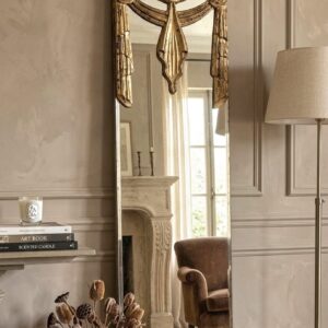 מראה עם עיטור זהב