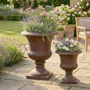 גביע מעוטר בצבע חום