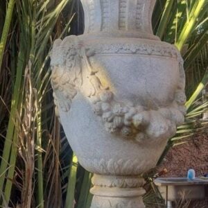 כד בסגנון נאו קלאסי לגינה