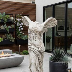 דמות קלאסית בסגנון יווני-רומי