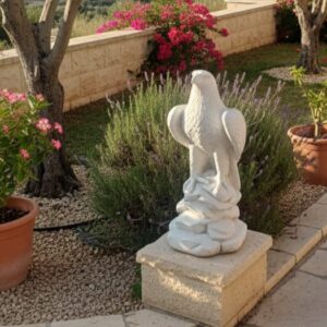 פסל עיט (Eagle)